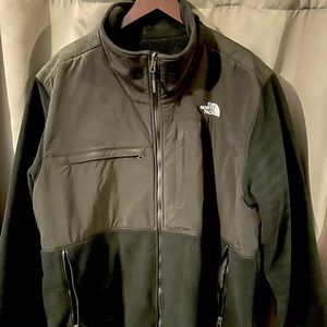 Men’s North Face fleece jacket